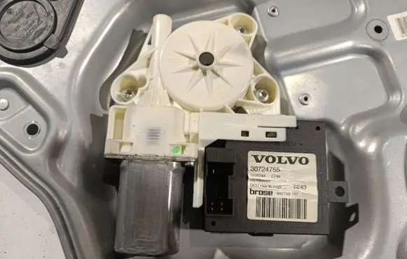 Volvo V50 Rear door window regulator motor 30724755