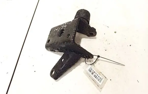 Engine mounting bracket