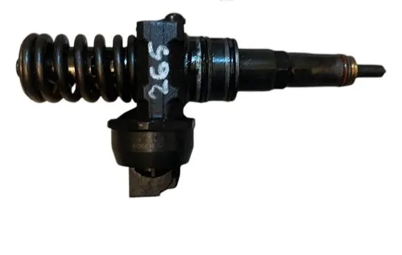 Volkswagen Golf V Fuel injector 038130073AG 0414720215