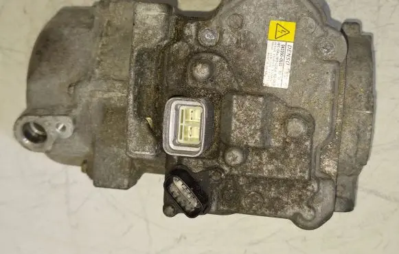 Toyota RAV 4 (XA40) Air conditioning (A/C) compressor (pump) 9U36138 0422000533 ES27C