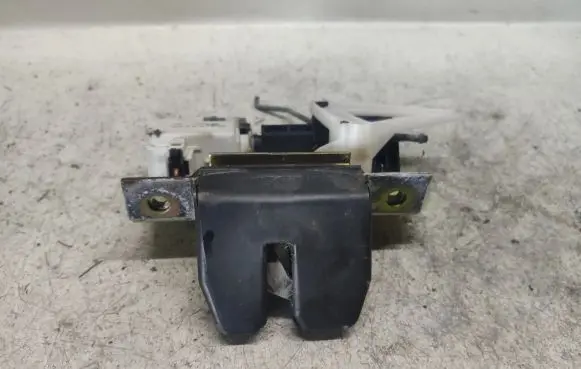 Volvo V70 Tailgate/trunk/boot lock/catch/latch