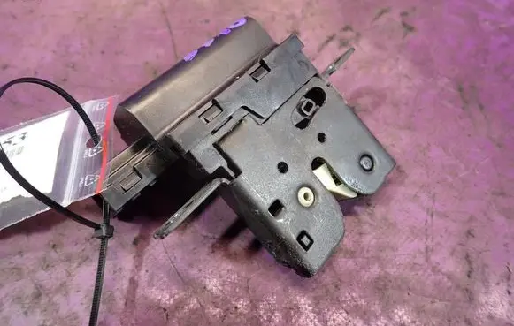 Peugeot 207 CC Tailgate/trunk/boot lock/catch/latch 