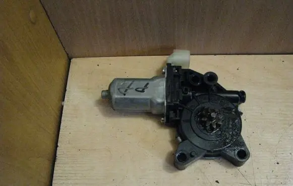KIA Soul Front door window regulator motor 402184A