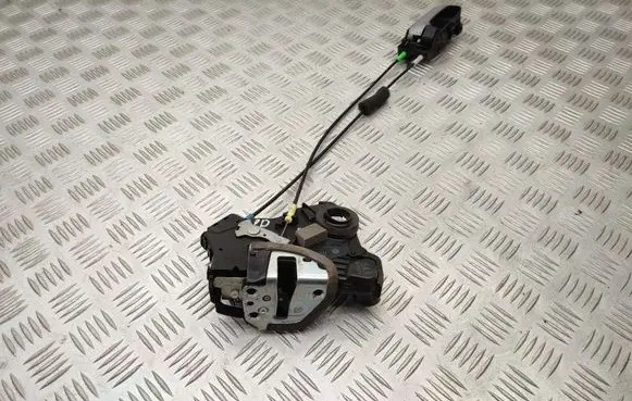 Suzuki Grand Vitara II Front door lock 
