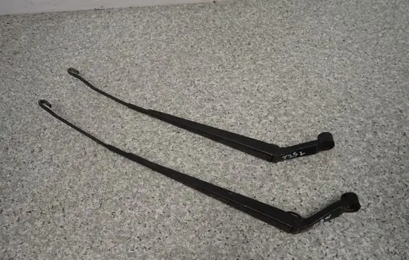 Toyota Avensis T250 Front wiper blade arm