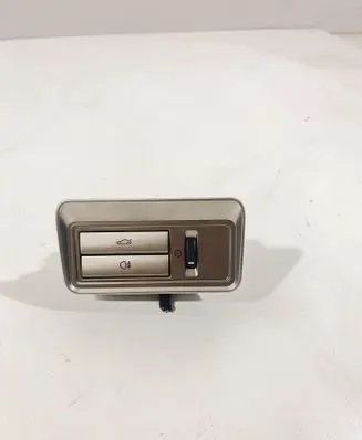 Jaguar XF X250 Tailgate opening switch 8X2311654AB
