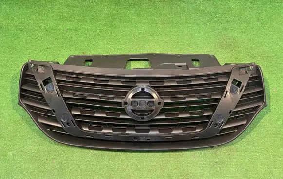 Nissan NV300 Front bumper upper radiator grill 623109057R