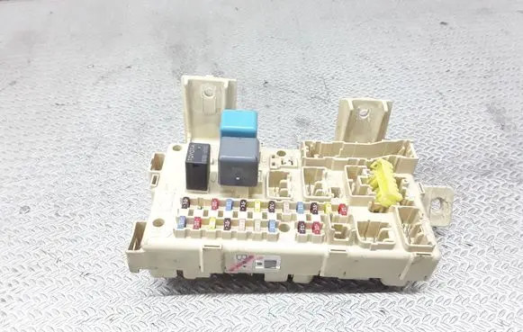 Toyota Avensis T250 Fuse module 82641CA010F