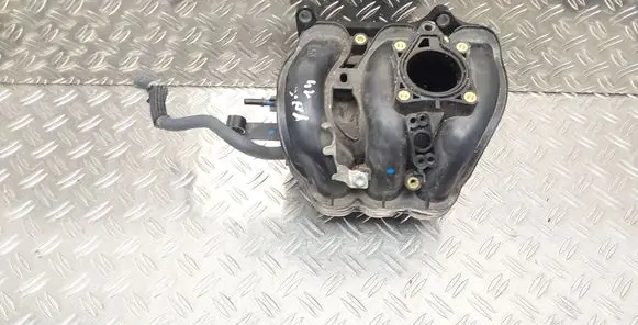 Toyota Yaris Intake manifold