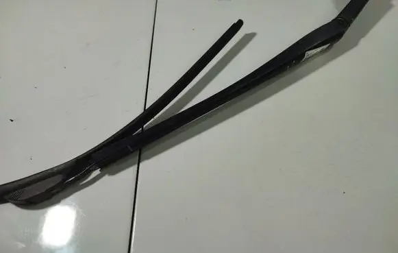 Honda Civic Front wiper blade arm 