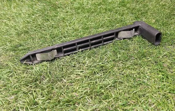 Headlight/headlamp mounting bracket