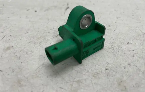 Volkswagen Golf VI Airbag deployment crash/impact sensor 5K0959351
