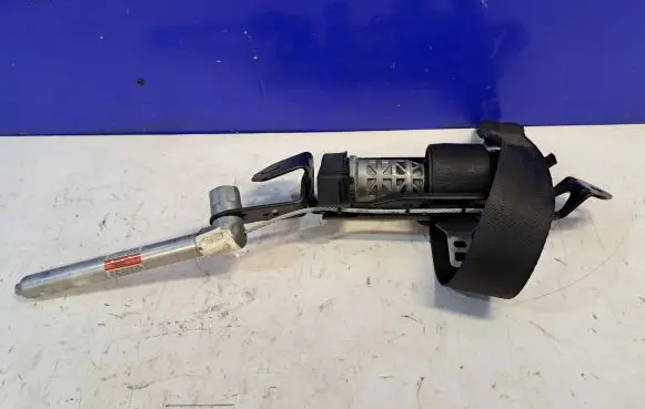 Volvo S60 Front seatbelt 6841791