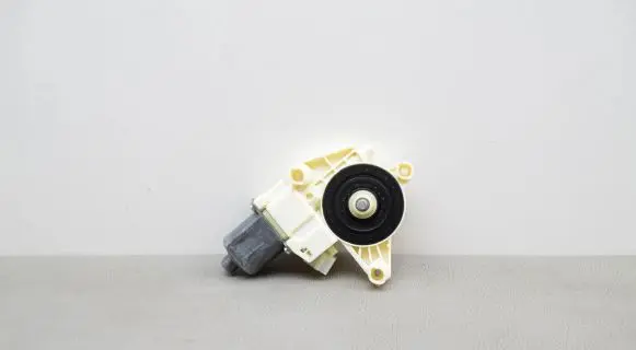 Mercedes-Benz B W246 W242 Front door window regulator motor A2469065100