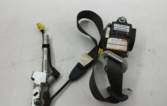 Honda CR-V Front seatbelt