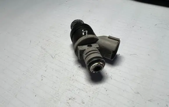 Mitsubishi Colt CZ3 Fuel injector MR988977
