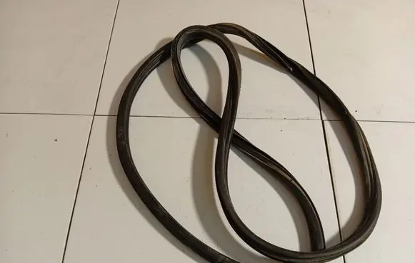Opel Zafira B Rubber seal front coupe door 