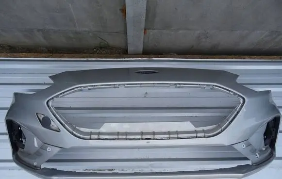 Ford Focus Front bumper 13831112794