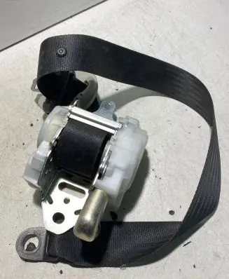 Lexus IS 220D-250-350 Front seatbelt J090331 1090331 CA0T10N