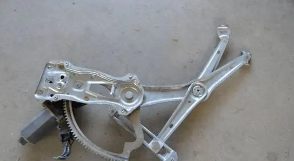 Mercedes-Benz E W210 Front door electric window regulator 0130821709
