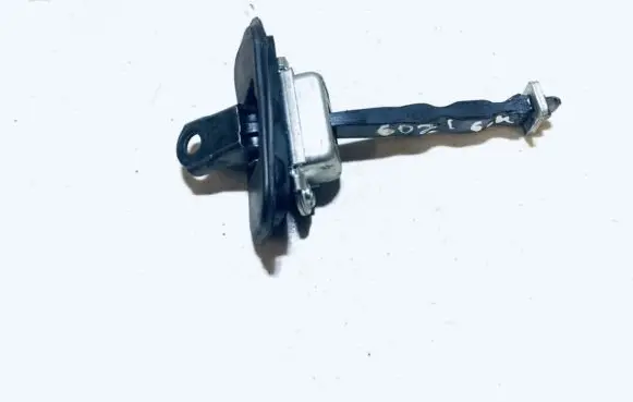 Nissan Qashqai+2 Rear door check strap stopper
