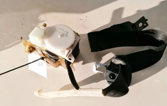 Opel Vectra B Rear seatbelt