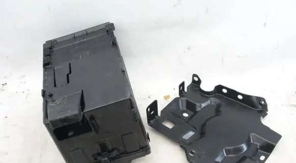 Citroen DS5 Battery box tray brak