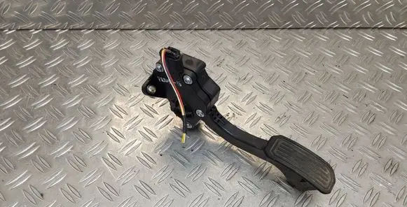 Toyota Prius+ (ZVW40) Accelerator throttle pedal 7811012050