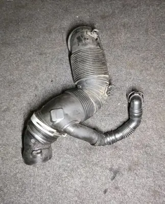 Air intake hose/pipe