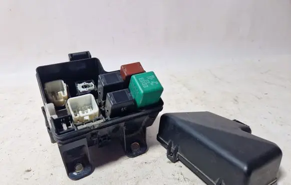 Lexus GS 300 400 430 Relay mounting block 4237XA1