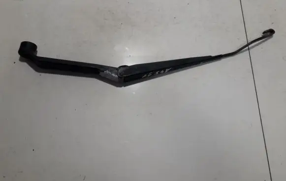 Suzuki Grand Vitara II Front wiper blade arm