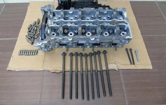 Mercedes-Benz Vito Viano W639 Engine head 6510160201