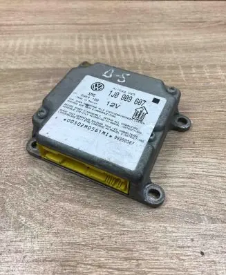 Audi A4 S4 B5 8D Airbag control unit/module 1J0909607