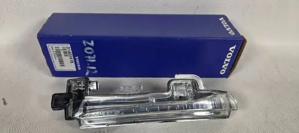 Volvo XC70 Mirror indicator light 31402415