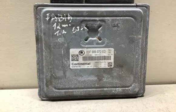 Skoda Fabia Mk2 (5J) Engine control unit/module 03F906070ED 5WP44780