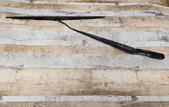 Chrysler Grand Voyager V Front wiper blade arm 05113045AA