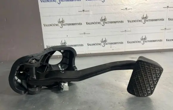 Mercedes-Benz GLC X253 C253 Brake pedal A2222940001