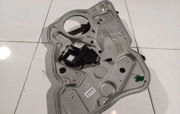 Skoda Octavia Mk2 (1Z) Sliding door window regulator with motor 