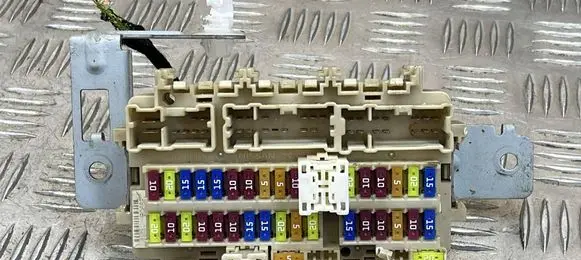 Nissan Qashqai Fuse module 25230