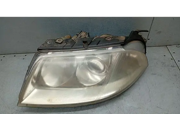 Volkswagen PASSAT B5.5 Front reflector 3B0941015AN