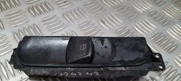 Mercedes-Benz Vito Viano W639 Electric window control switch A6395451413 07ZGS002