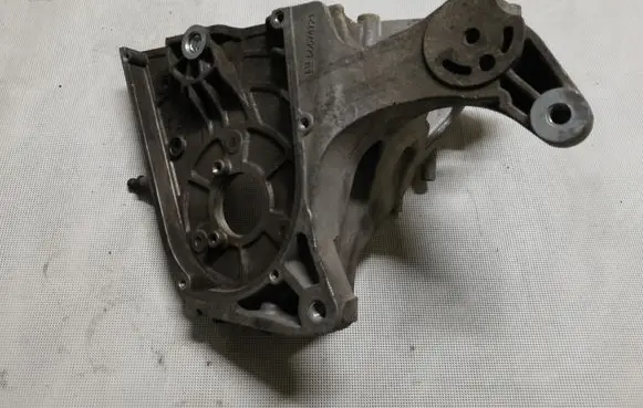 Opel Insignia A Fuel pump bracket 55574721