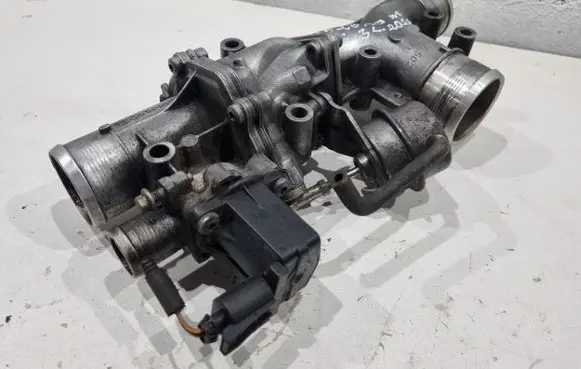 Jaguar XF Fuel distributor 