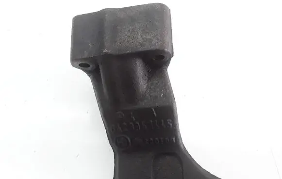 Mercedes-Benz C W204 Engine mounting bracket 6420961445
