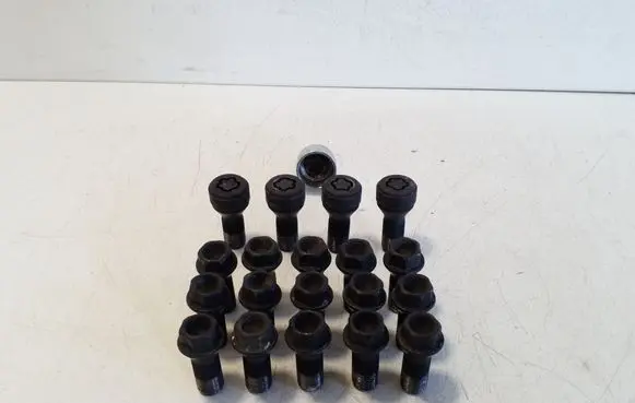 BMW i4 Nuts/bolts 