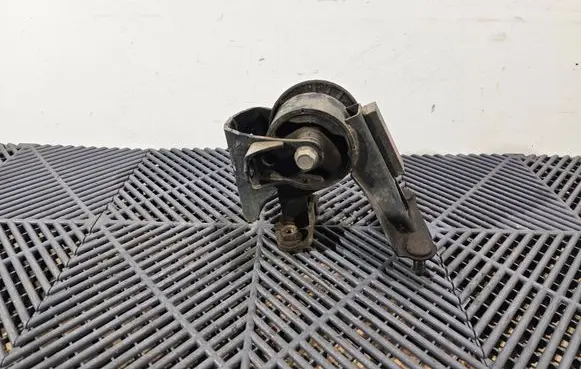 Toyota Auris E180 Engine mount bracket