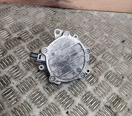 Volkswagen Golf V Vacuum pump 06D145100E