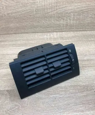BMW 5 E39 Dash center air vent grill 8391182