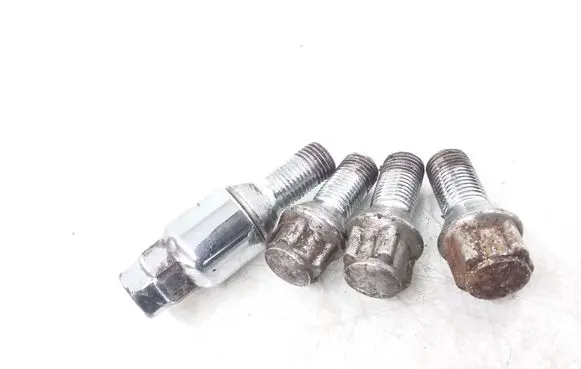Volkswagen Touareg I Anti-theft wheel nuts and lock 