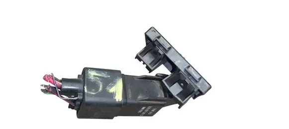 Volkswagen Golf V Glow plug pre-heat relay 0281003038 038907281D